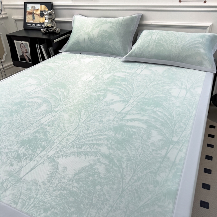 91家纺网 家纺一手货源 找家纺 倾慕 2026新款提花凉感凉席床席款三件套系列 森林奇境绿床席款