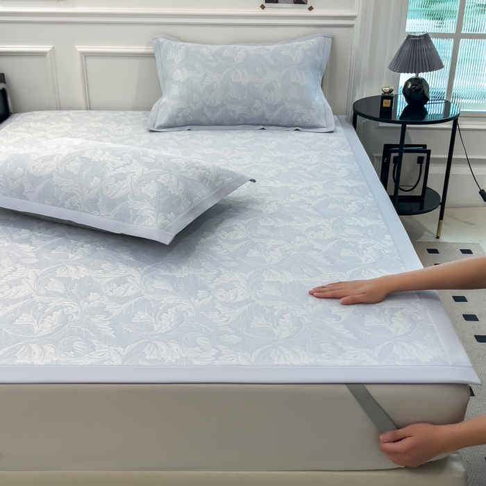 91家纺网 家纺一手货源 找家纺 倾慕 2026新款提花凉感凉席床席款三件套系列 叶之恋蓝床席款