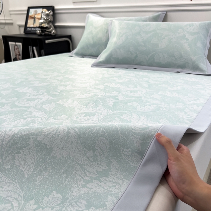 91家纺网 家纺一手货源 找家纺 倾慕 2026新款提花凉感凉席床席款三件套系列 叶之恋绿床席款