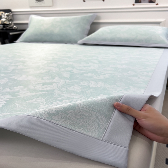 91家纺网 家纺一手货源 找家纺 倾慕 2026新款提花凉感凉席床席款三件套系列 叶之恋绿床席款