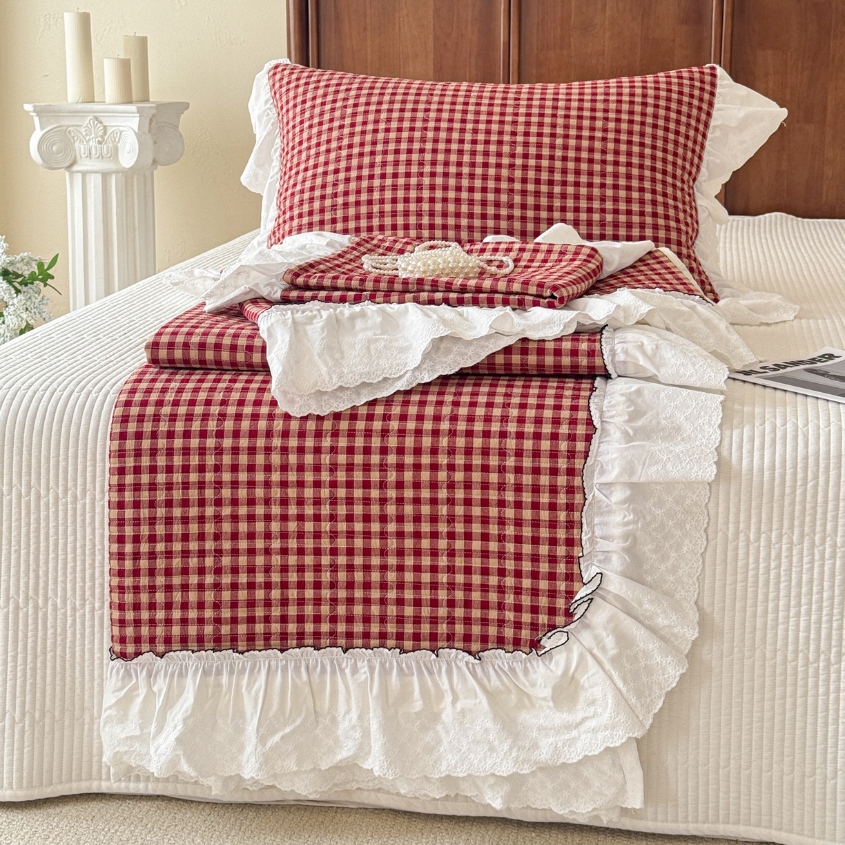 沐辰 2026新款A类色织水洗棉花边款床盖 洛可可红格