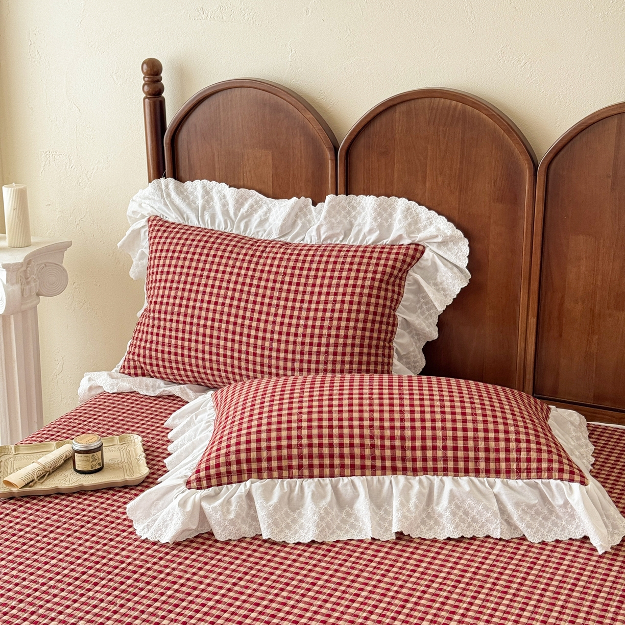 91家纺网 家纺一手货源 找家纺 沐辰 2026新款A类色织水洗棉花边款床盖 洛可可红格