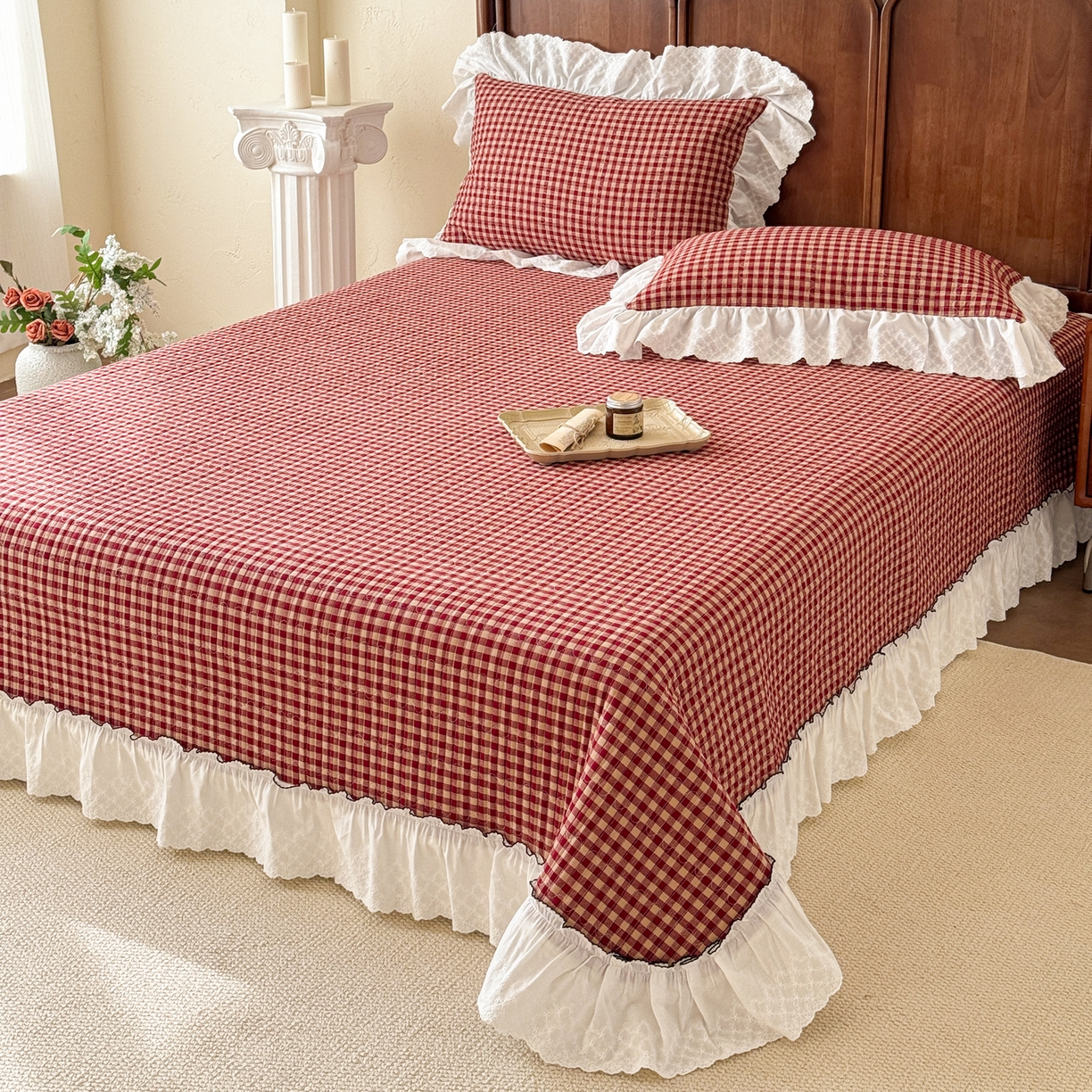 91家纺网 家纺一手货源 找家纺 沐辰 2026新款A类色织水洗棉花边款床盖 洛可可红格