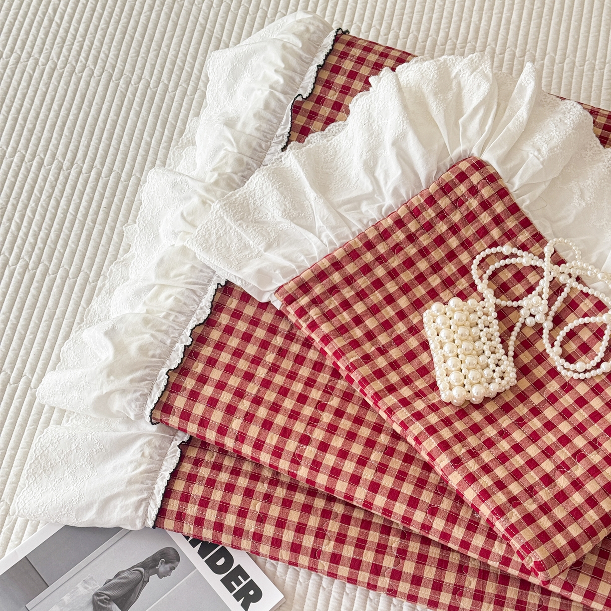 91家纺网 家纺一手货源 找家纺 沐辰 2026新款A类色织水洗棉花边款床盖 洛可可红格