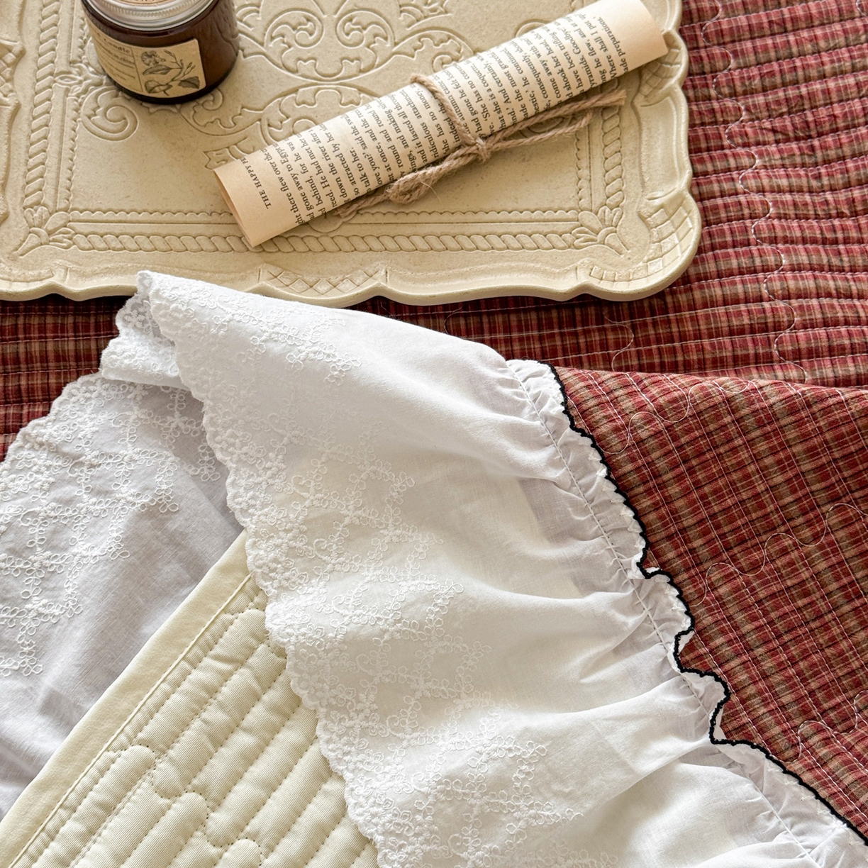 91家纺网 家纺一手货源 找家纺 沐辰 2026新款A类色织水洗棉花边款床盖 曼特宁-红