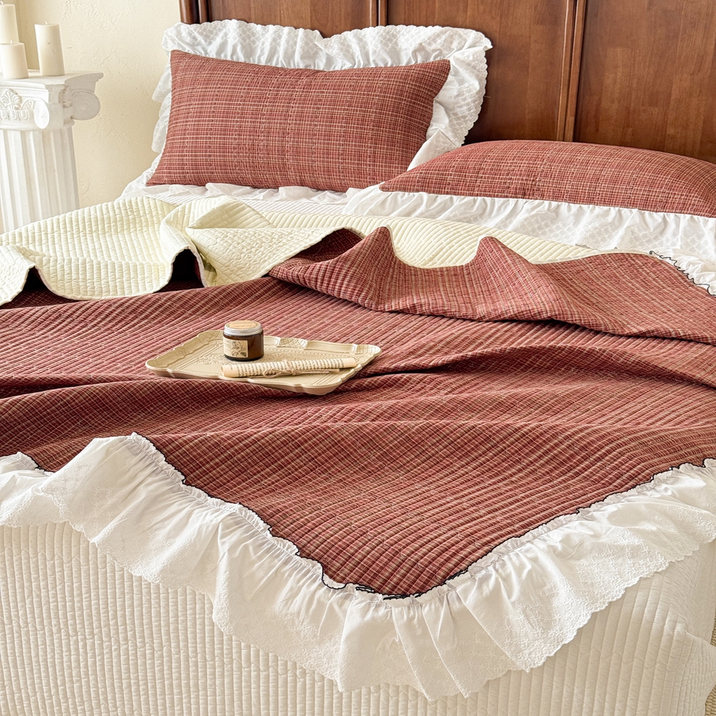 91家纺网 家纺一手货源 找家纺 沐辰 2026新款A类色织水洗棉花边款床盖 曼特宁-红