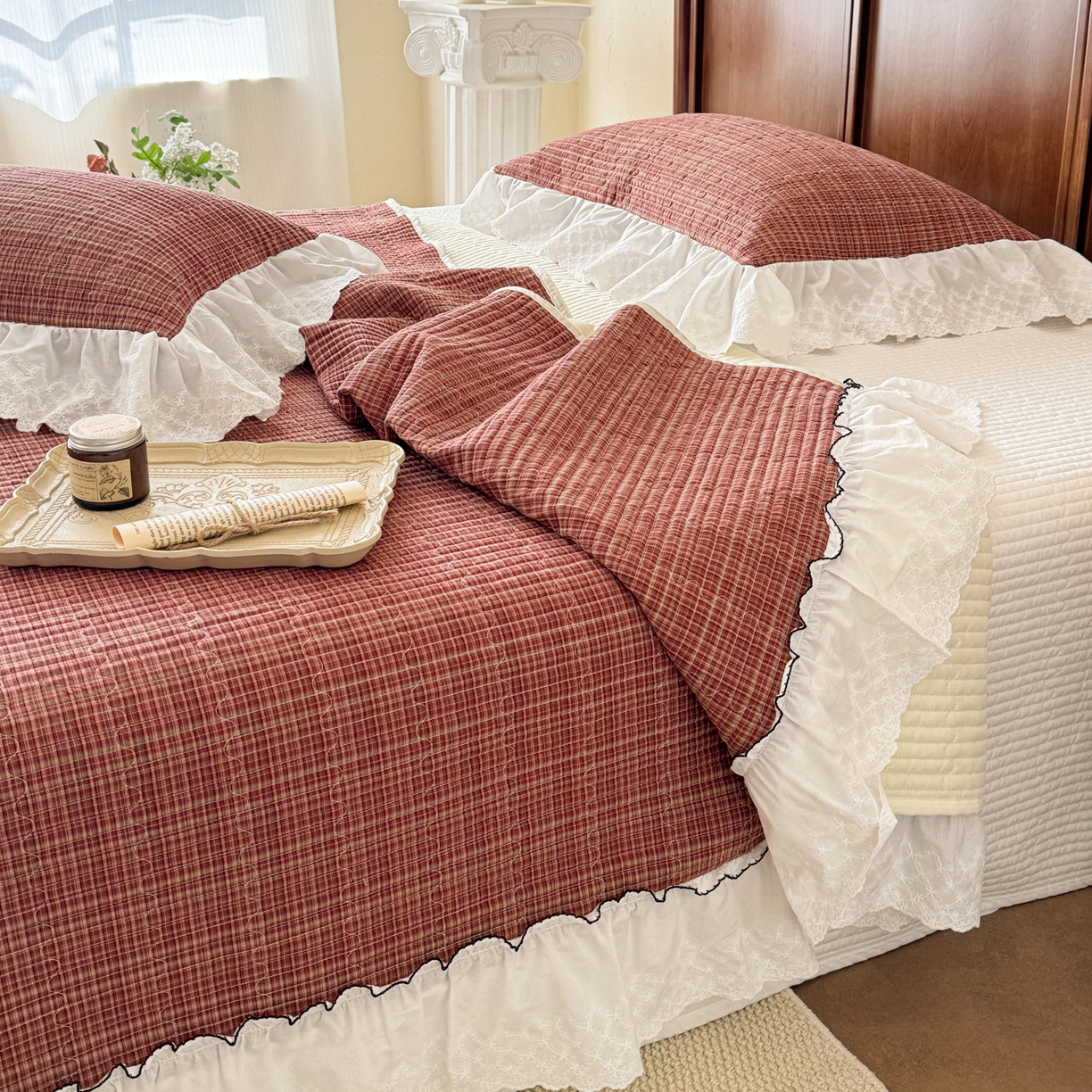 91家纺网 家纺一手货源 找家纺 沐辰 2026新款A类色织水洗棉花边款床盖 曼特宁-红