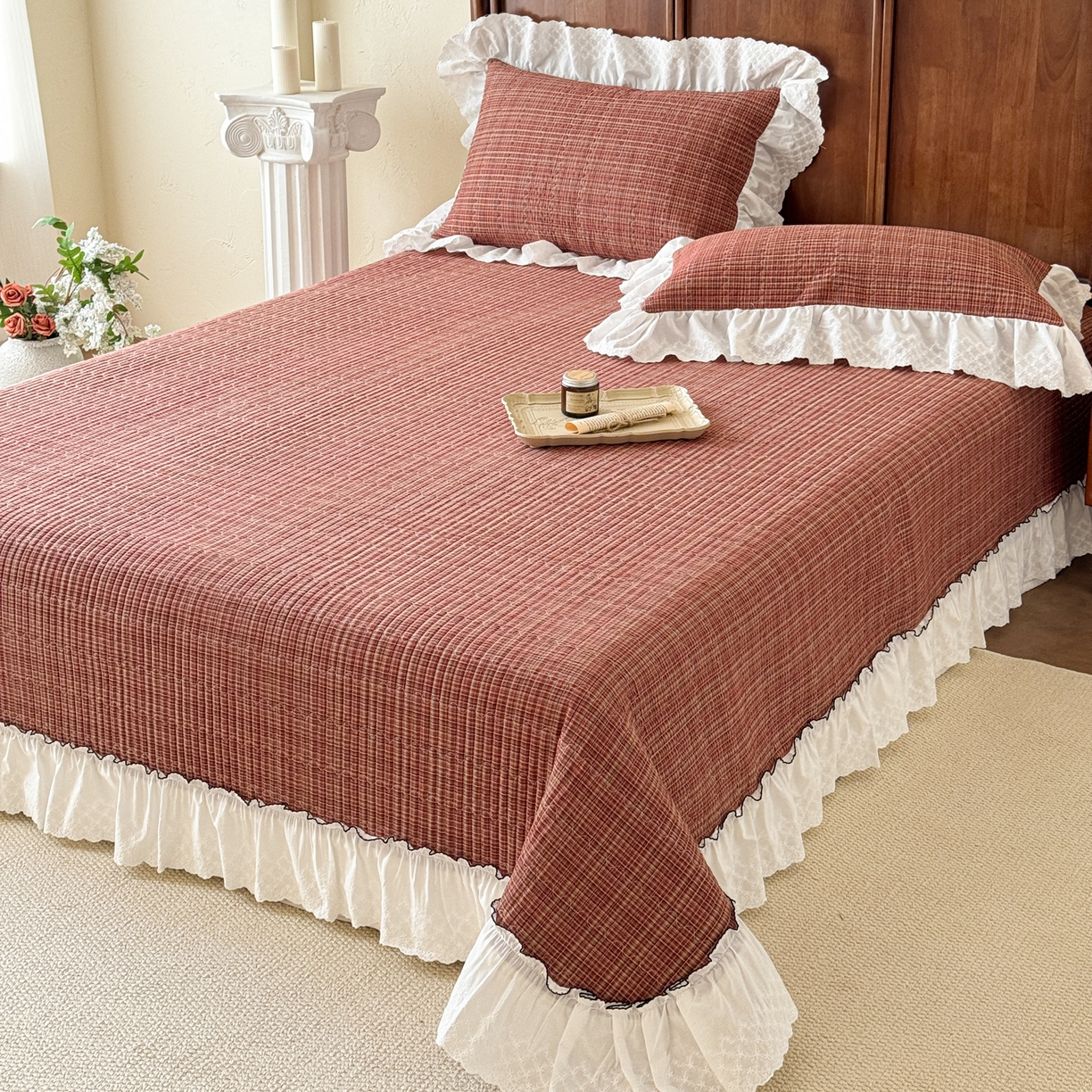 91家纺网 家纺一手货源 找家纺 沐辰 2026新款A类色织水洗棉花边款床盖 曼特宁-红