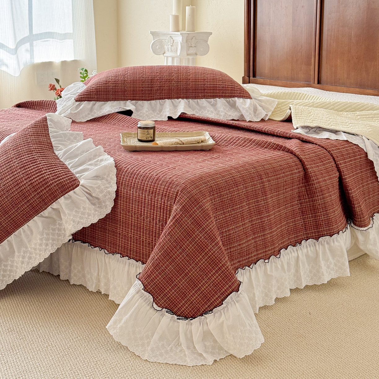 91家纺网 家纺一手货源 找家纺 沐辰 2026新款A类色织水洗棉花边款床盖 曼特宁-红