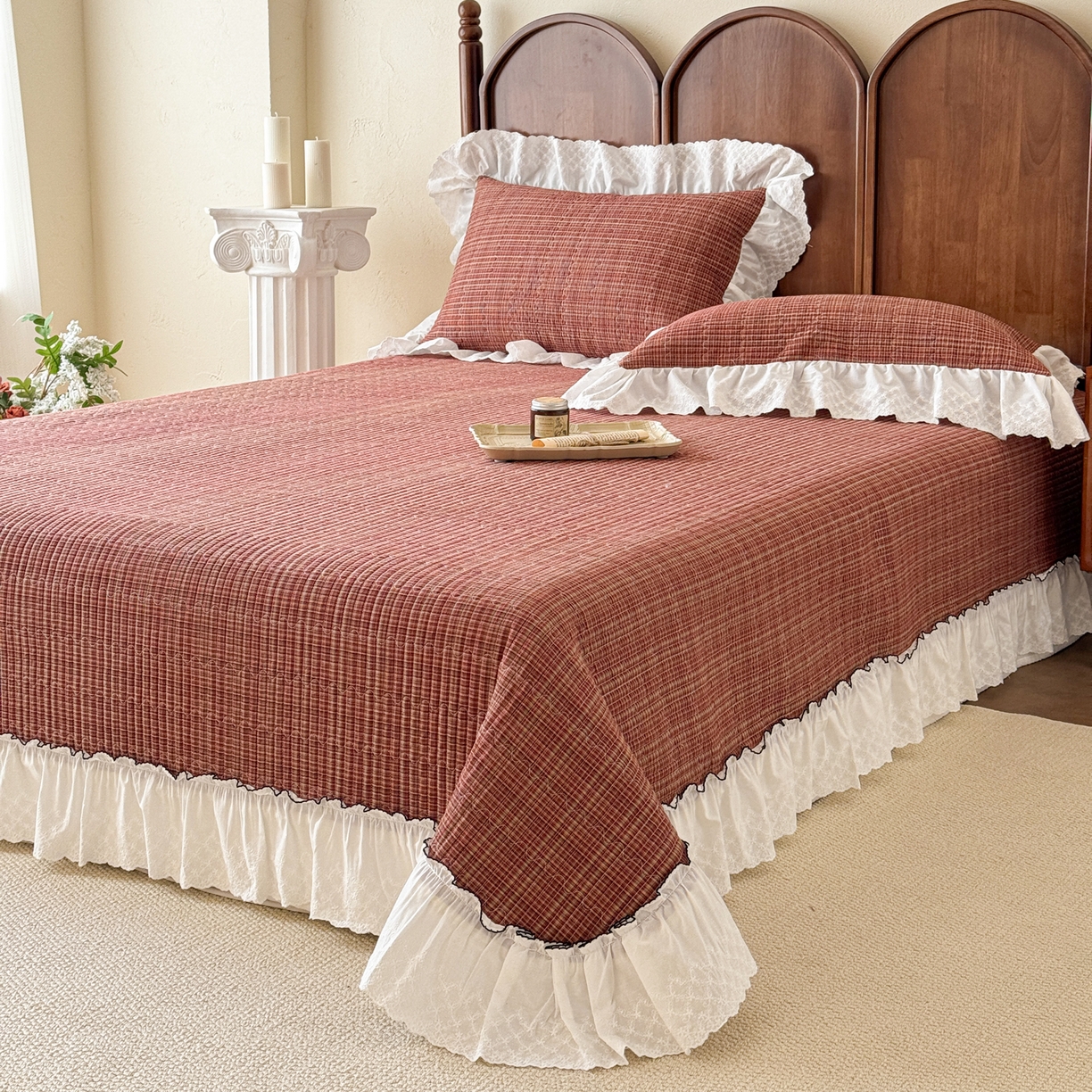 91家纺网 家纺一手货源 找家纺 沐辰 2026新款A类色织水洗棉花边款床盖 曼特宁-红