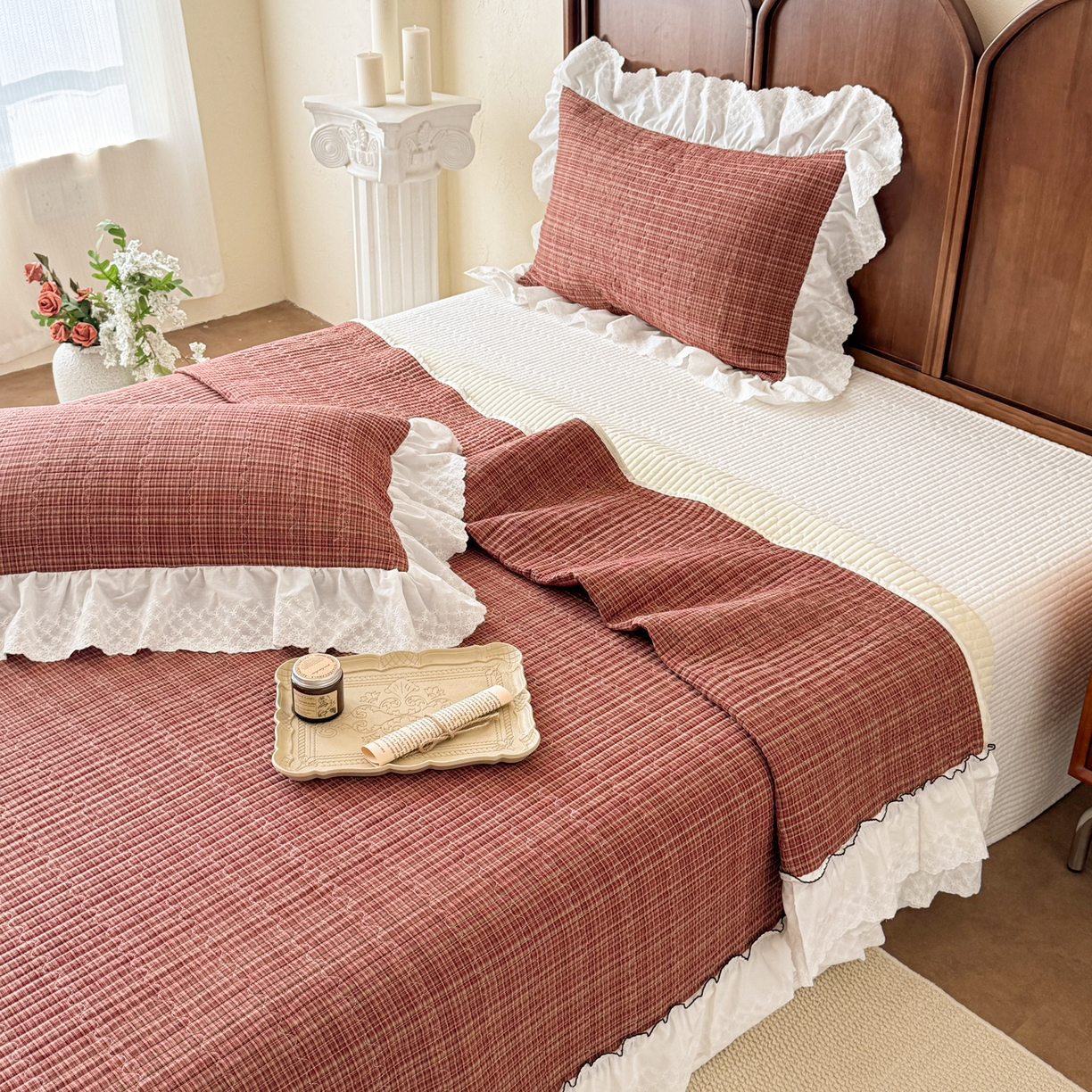 91家纺网 家纺一手货源 找家纺 沐辰 2026新款A类色织水洗棉花边款床盖 曼特宁-红