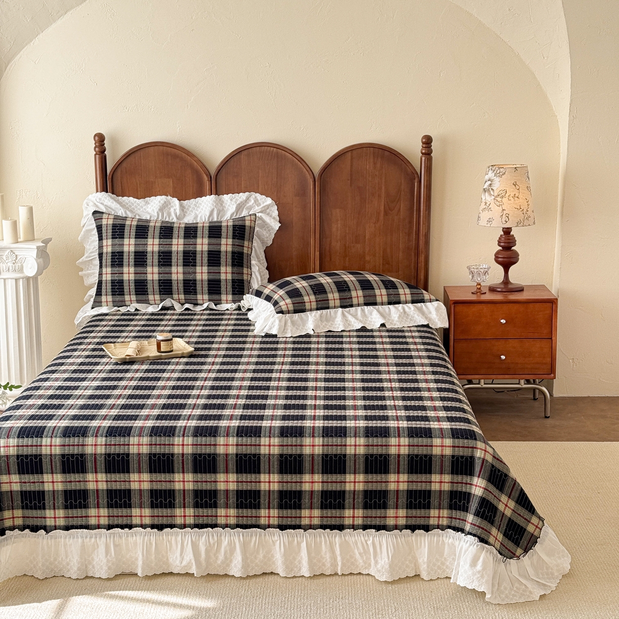 91家纺网 家纺一手货源 找家纺 沐辰 2026新款A类色织水洗棉花边款床盖 英伦格韵