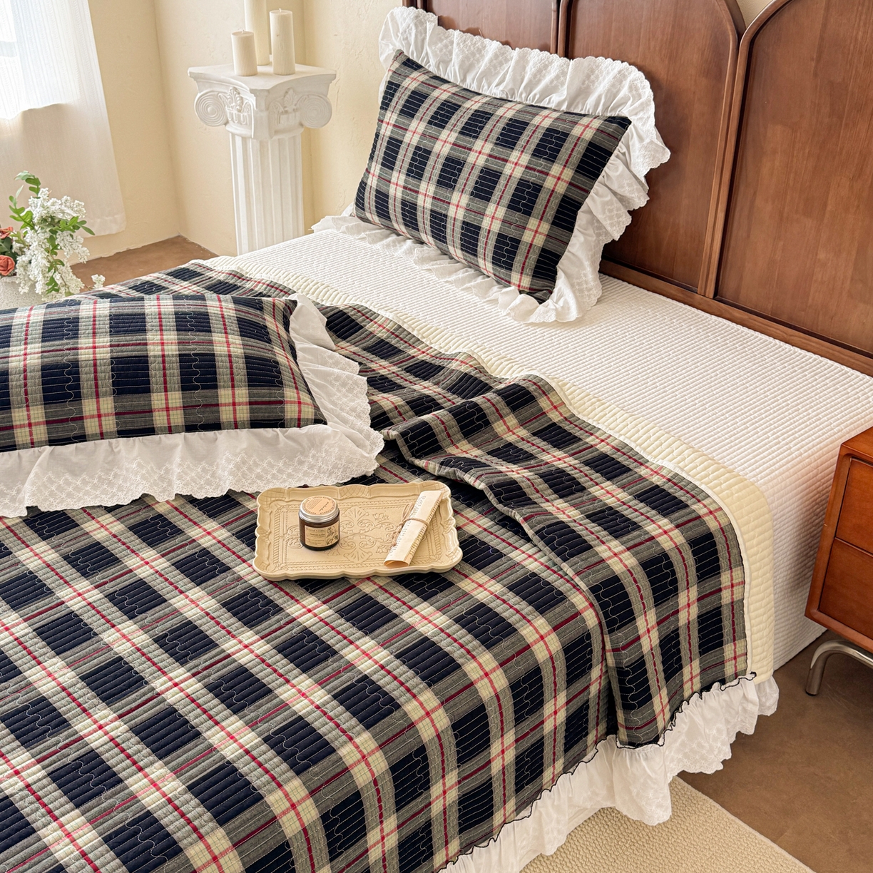 91家纺网 家纺一手货源 找家纺 沐辰 2026新款A类色织水洗棉花边款床盖 英伦格韵