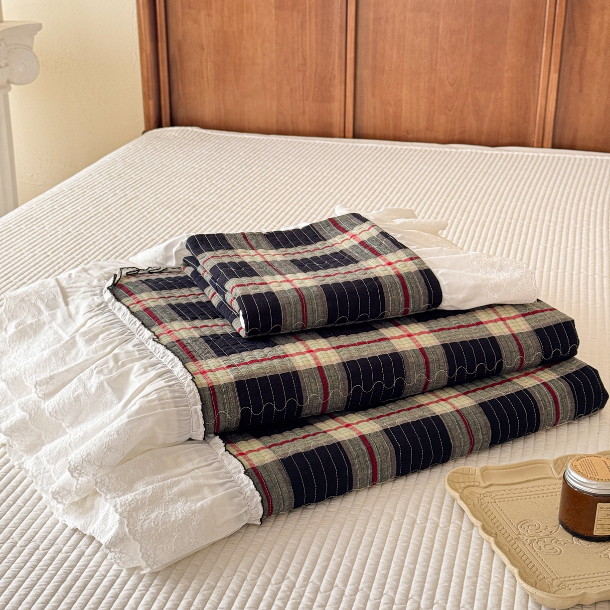 91家纺网 家纺一手货源 找家纺 沐辰 2026新款A类色织水洗棉花边款床盖 英伦格韵