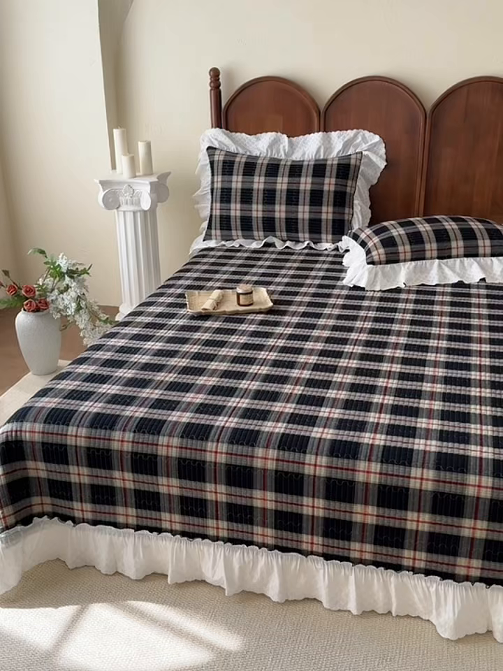 91家纺网 家纺一手货源 找家纺 沐辰 2026新款A类色织水洗棉花边款床盖 英伦格韵