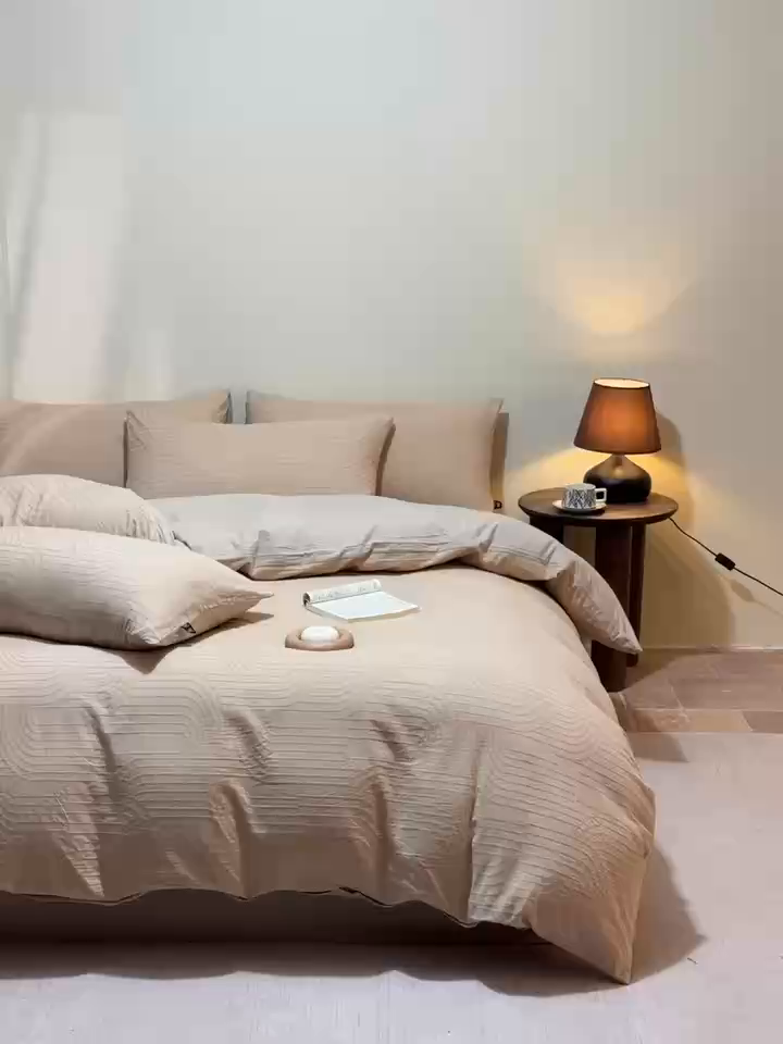 91家纺网 家纺一手货源 找家纺 恋人优选 2026新款浮光全棉纯棉提花四件套 浮光卡其