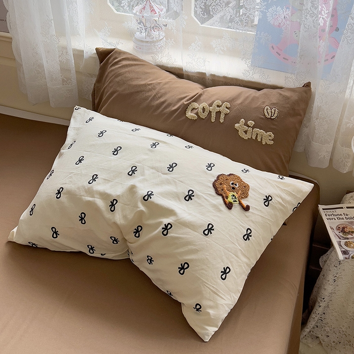 91家纺网 家纺一手货源 找家纺 曼谷纯色简约刺绣柔软磨毛水洗棉套件飘系列 字母纯奶茶