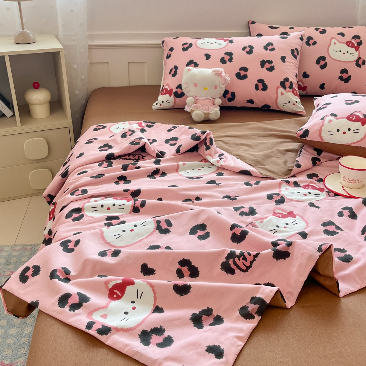 91家纺网 家纺一手货源 找家纺 博雅 2026春夏新款卡通全棉夏被夏凉被空调被四件套 豹纹小猫-粉