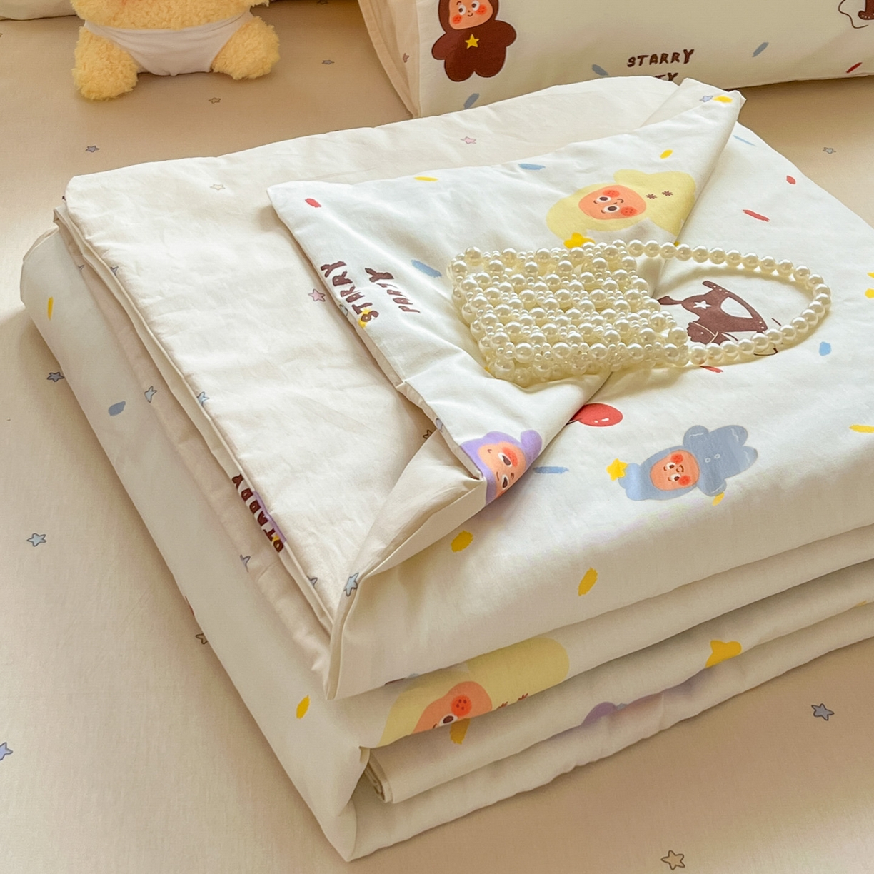 91家纺网 家纺一手货源 找家纺 博雅 2026春夏新款卡通全棉夏被夏凉被空调被四件套 苹果彩带星星人