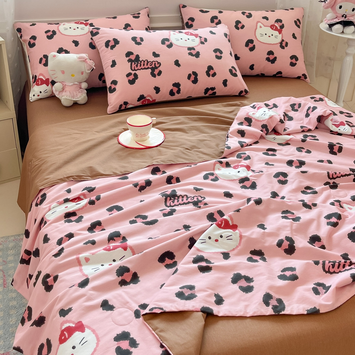 91家纺网 家纺一手货源 找家纺 博雅 2026春夏新款卡通全棉夏被夏凉被空调被四件套 豹纹小猫-粉