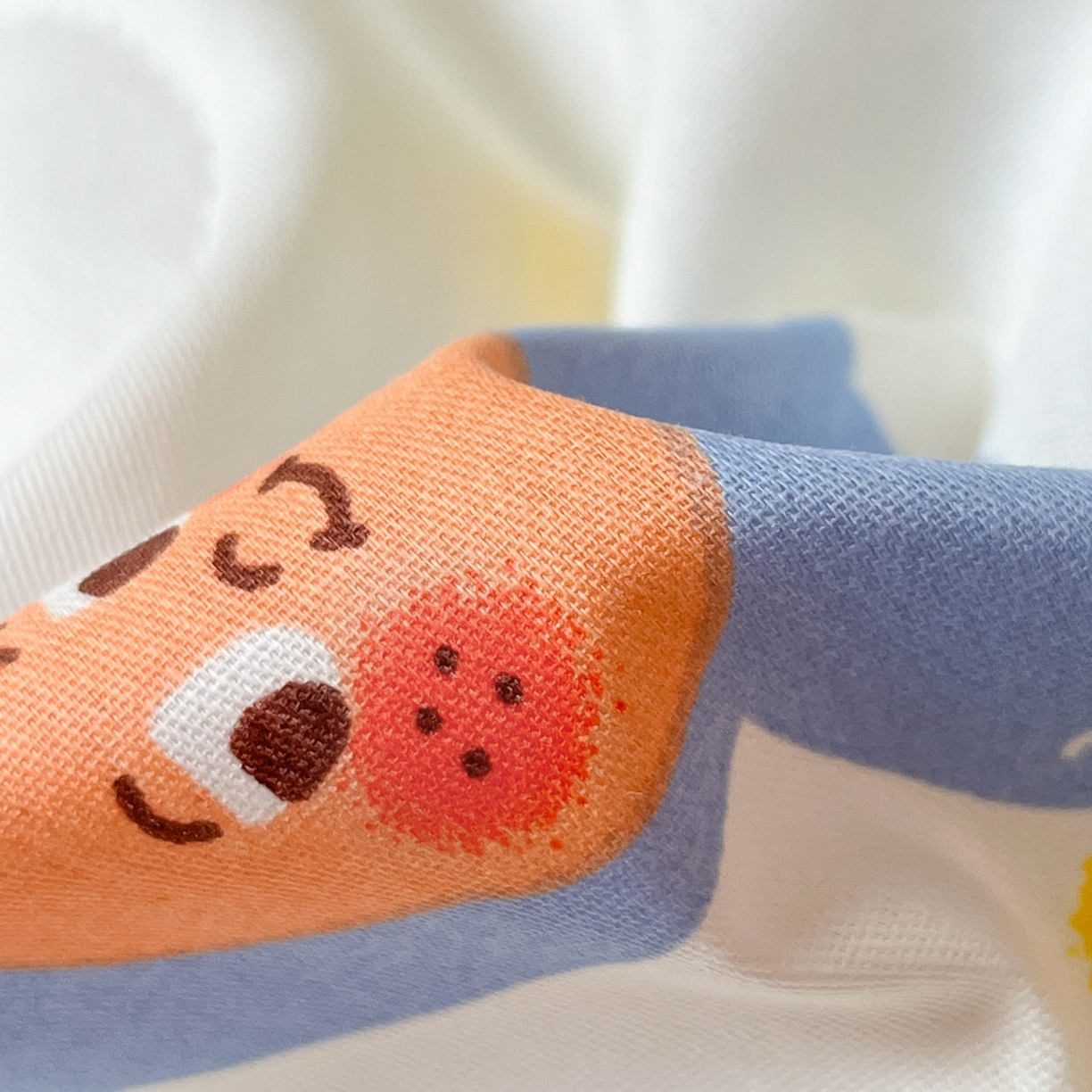 91家纺网 家纺一手货源 找家纺 博雅 2026春夏新款卡通全棉夏被夏凉被空调被四件套 苹果彩带星星人