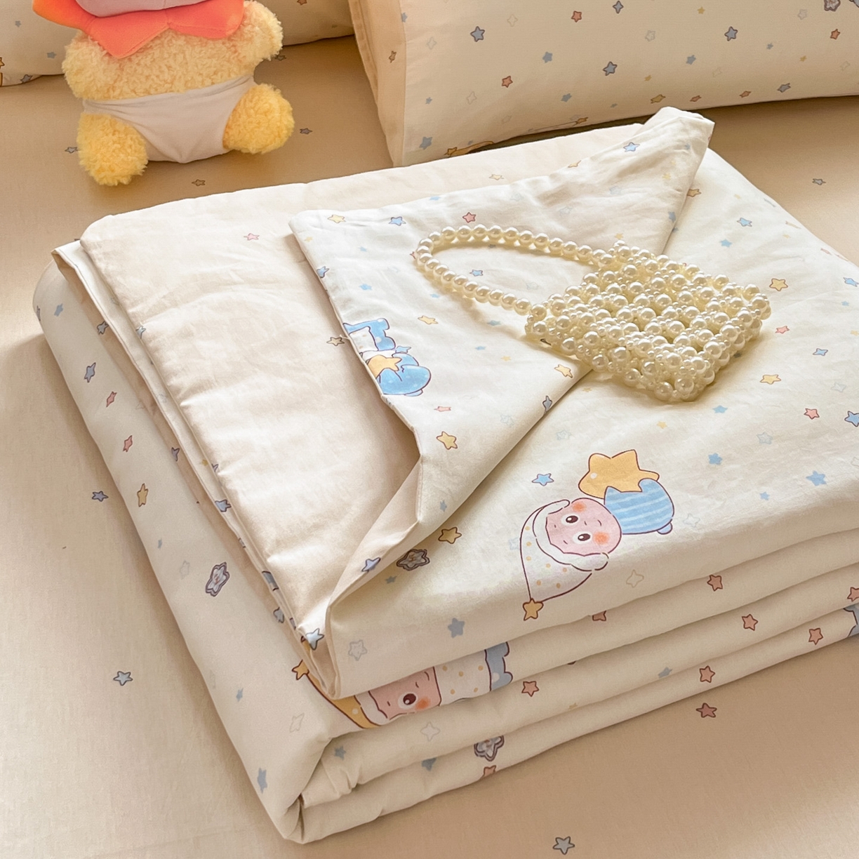 91家纺网 家纺一手货源 找家纺 博雅 2026春夏新款卡通全棉夏被夏凉被空调被四件套 可爱玩伴星星人