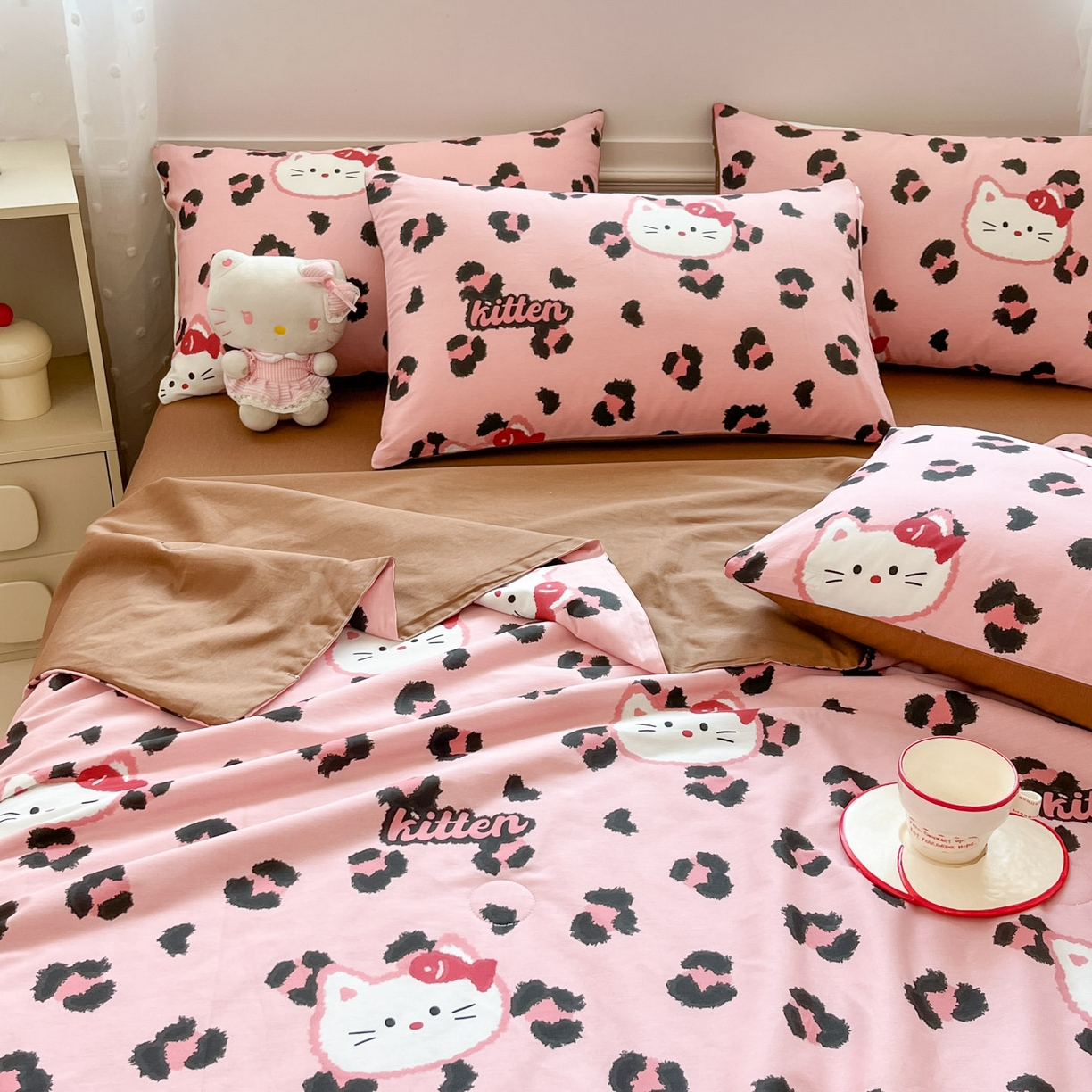 91家纺网 家纺一手货源 找家纺 博雅 2026春夏新款卡通全棉夏被夏凉被空调被四件套 豹纹小猫-粉
