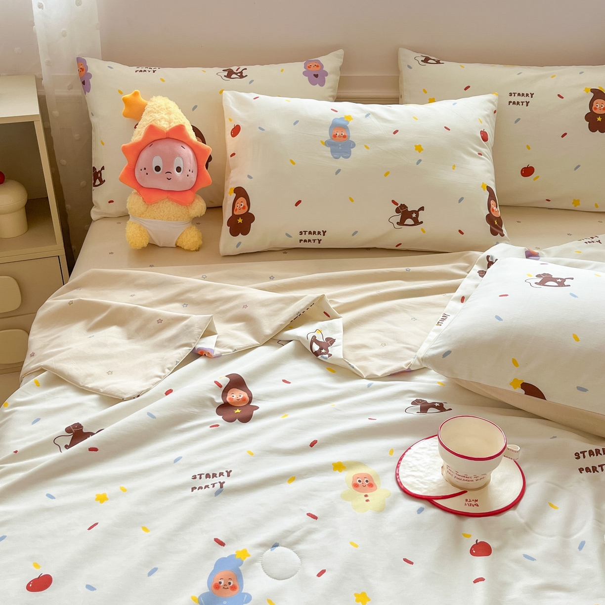 91家纺网 家纺一手货源 找家纺 博雅 2026春夏新款卡通全棉夏被夏凉被空调被四件套 苹果彩带星星人