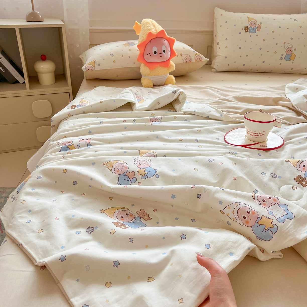 91家纺网 家纺一手货源 找家纺 博雅 2026春夏新款卡通全棉夏被夏凉被空调被四件套 可爱玩伴星星人