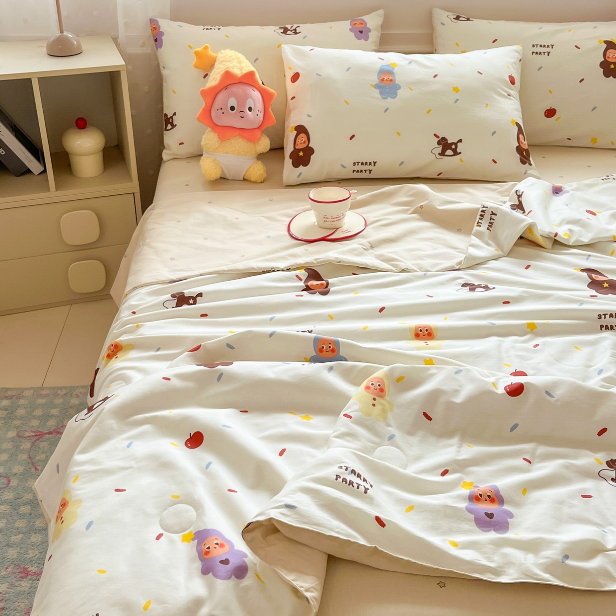 91家纺网 家纺一手货源 找家纺 博雅 2026春夏新款卡通全棉夏被夏凉被空调被四件套 苹果彩带星星人