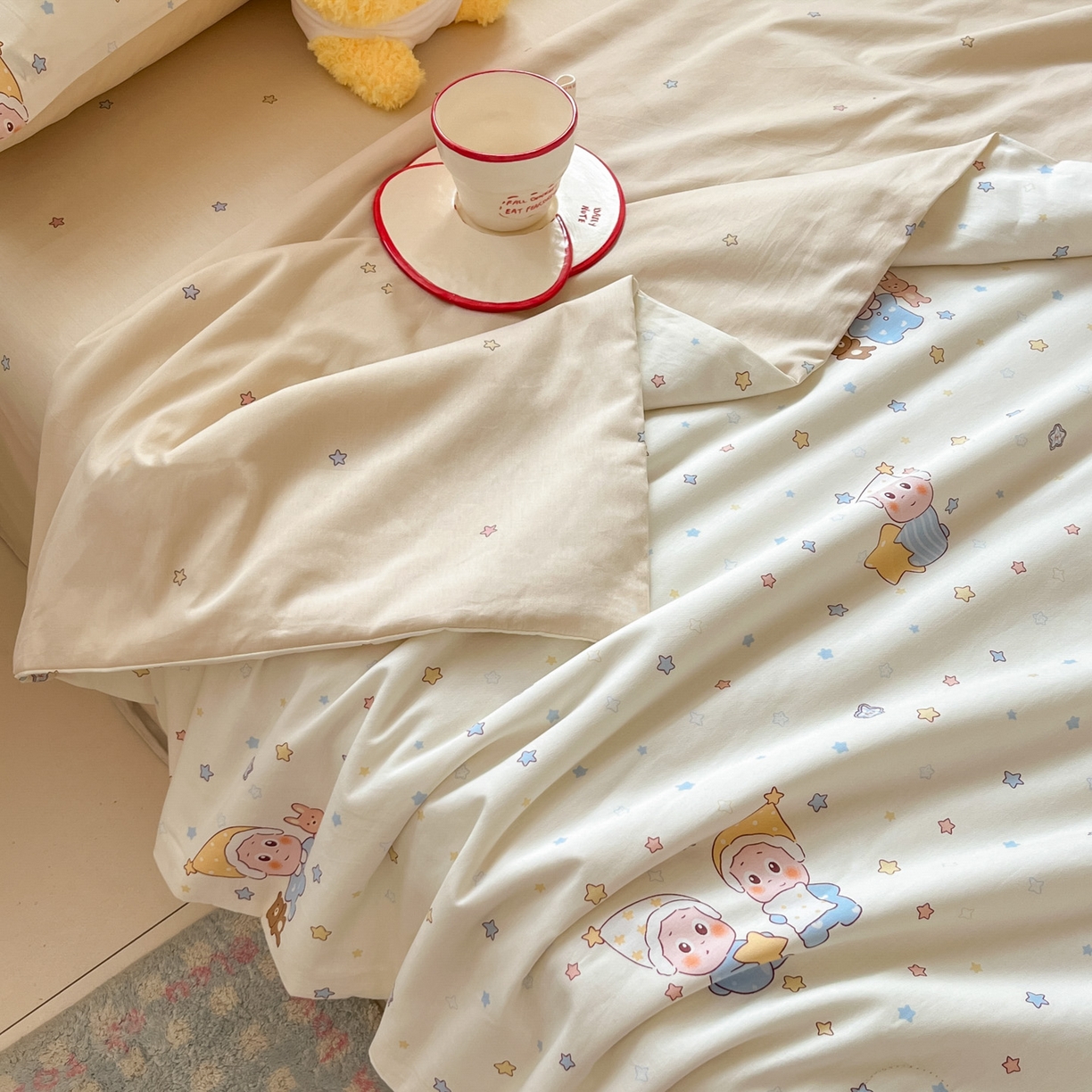 91家纺网 家纺一手货源 找家纺 博雅 2026春夏新款卡通全棉夏被夏凉被空调被四件套 可爱玩伴星星人