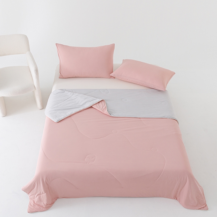 91家纺网 家纺一手货源 找家纺 优被业 2026新款云感凉感丝夏凉被  抗菌防螨超清爽 冰柔-豆沙粉