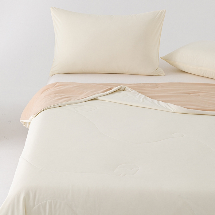 91家纺网 家纺一手货源 找家纺 优被业 2026新款云感凉感丝夏凉被  抗菌防螨超清爽 冰柔-奶油米