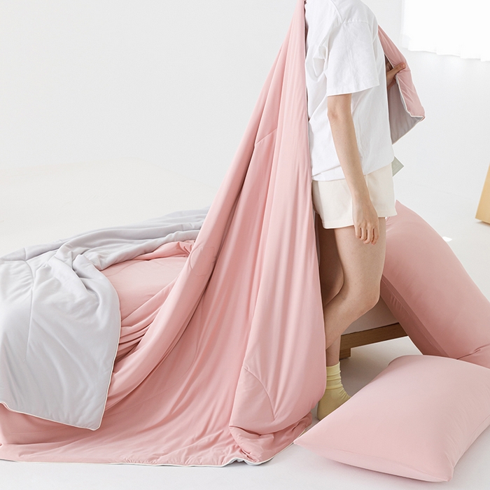 91家纺网 家纺一手货源 找家纺 优被业 2026新款云感凉感丝夏凉被  抗菌防螨超清爽 冰柔-豆沙粉