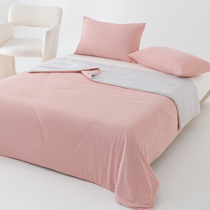 91家纺网 家纺一手货源 找家纺 优被业 2026新款云感凉感丝夏凉被  抗菌防螨超清爽 冰柔-豆沙粉