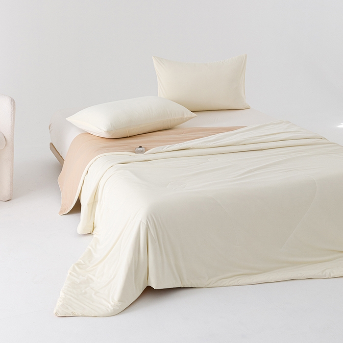 91家纺网 家纺一手货源 找家纺 优被业 2026新款云感凉感丝夏凉被  抗菌防螨超清爽 冰柔-奶油米