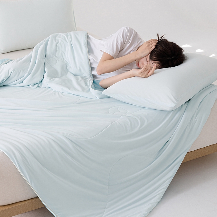 91家纺网 家纺一手货源 找家纺 优被业 2026新款云感凉感丝夏凉被  抗菌防螨超清爽 冰柔-海盐蓝