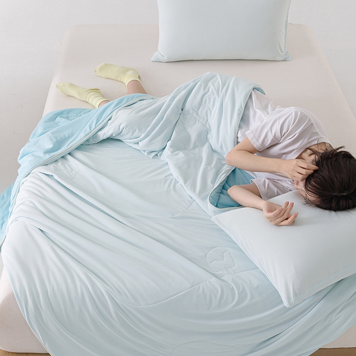 91家纺网 家纺一手货源 找家纺 优被业 2026新款云感凉感丝夏凉被  抗菌防螨超清爽 冰柔-海盐蓝