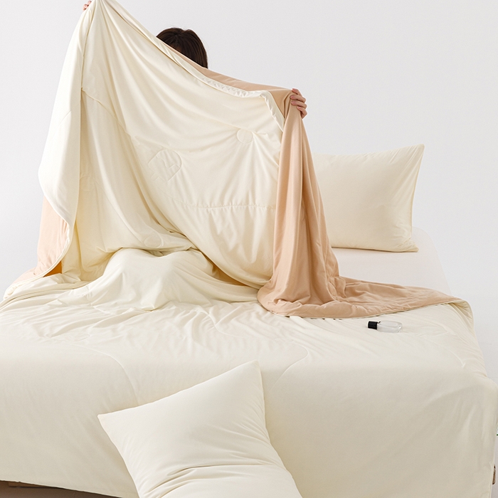 91家纺网 家纺一手货源 找家纺 优被业 2026新款云感凉感丝夏凉被  抗菌防螨超清爽 冰柔-奶油米