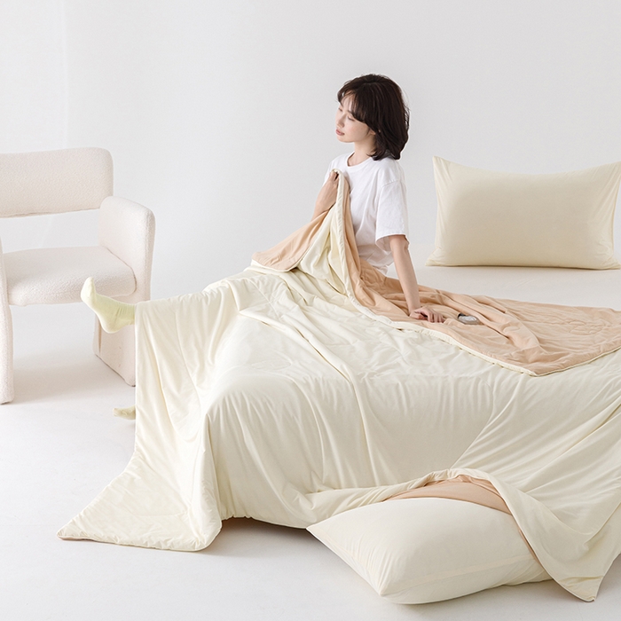 91家纺网 家纺一手货源 找家纺 优被业 2026新款云感凉感丝夏凉被  抗菌防螨超清爽 冰柔-奶油米