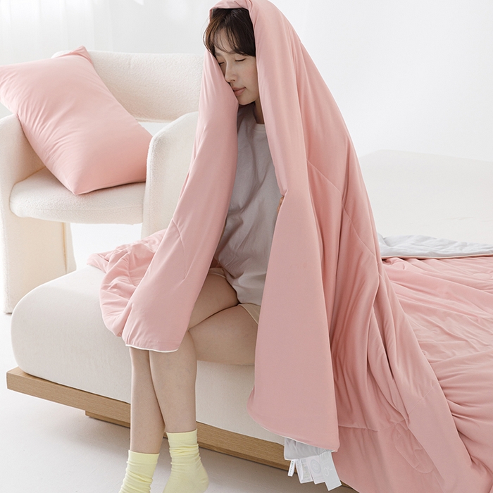 91家纺网 家纺一手货源 找家纺 优被业 2026新款云感凉感丝夏凉被  抗菌防螨超清爽 冰柔-豆沙粉