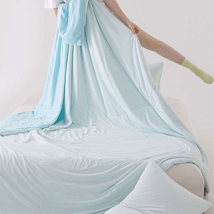 91家纺网 家纺一手货源 找家纺 优被业 2026新款云感凉感丝夏凉被  抗菌防螨超清爽 冰柔-海盐蓝