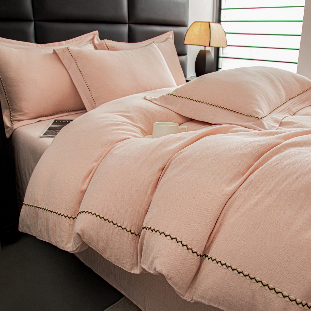 91家纺网 家纺一手货源 找家纺 慕梵家居 2026春夏新款全棉棉麻简约纯色系列四件套-棉麻 棉麻-柔粉