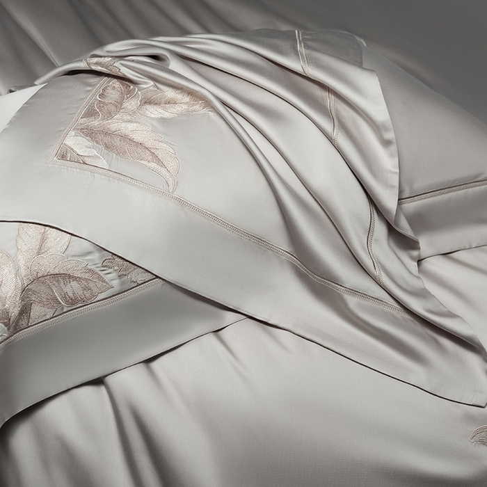 91家纺网 家纺一手货源 找家纺 诗黛尔 2026春夏新款天丝刺绣流绪微梦系列四件套 流绪微梦-绅士灰