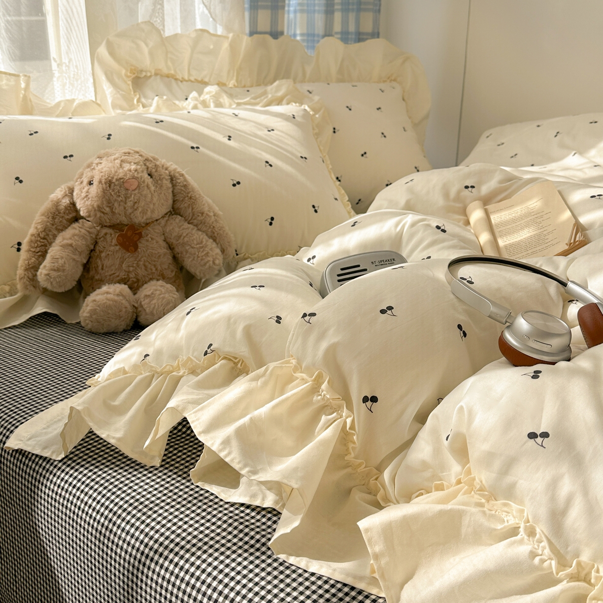 91家纺网 家纺一手货源 找家纺 十里居 2026春夏新款lns花边款全棉纯棉色织水洗棉四件套 樱桃黑格