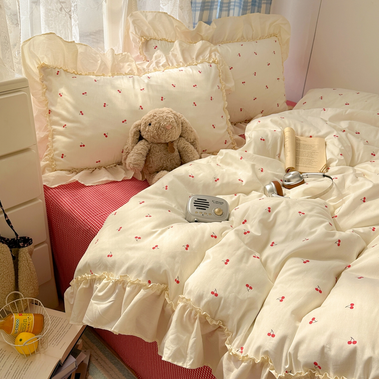 91家纺网 家纺一手货源 找家纺 十里居 2026春夏新款lns花边款全棉纯棉色织水洗棉四件套 樱桃红格