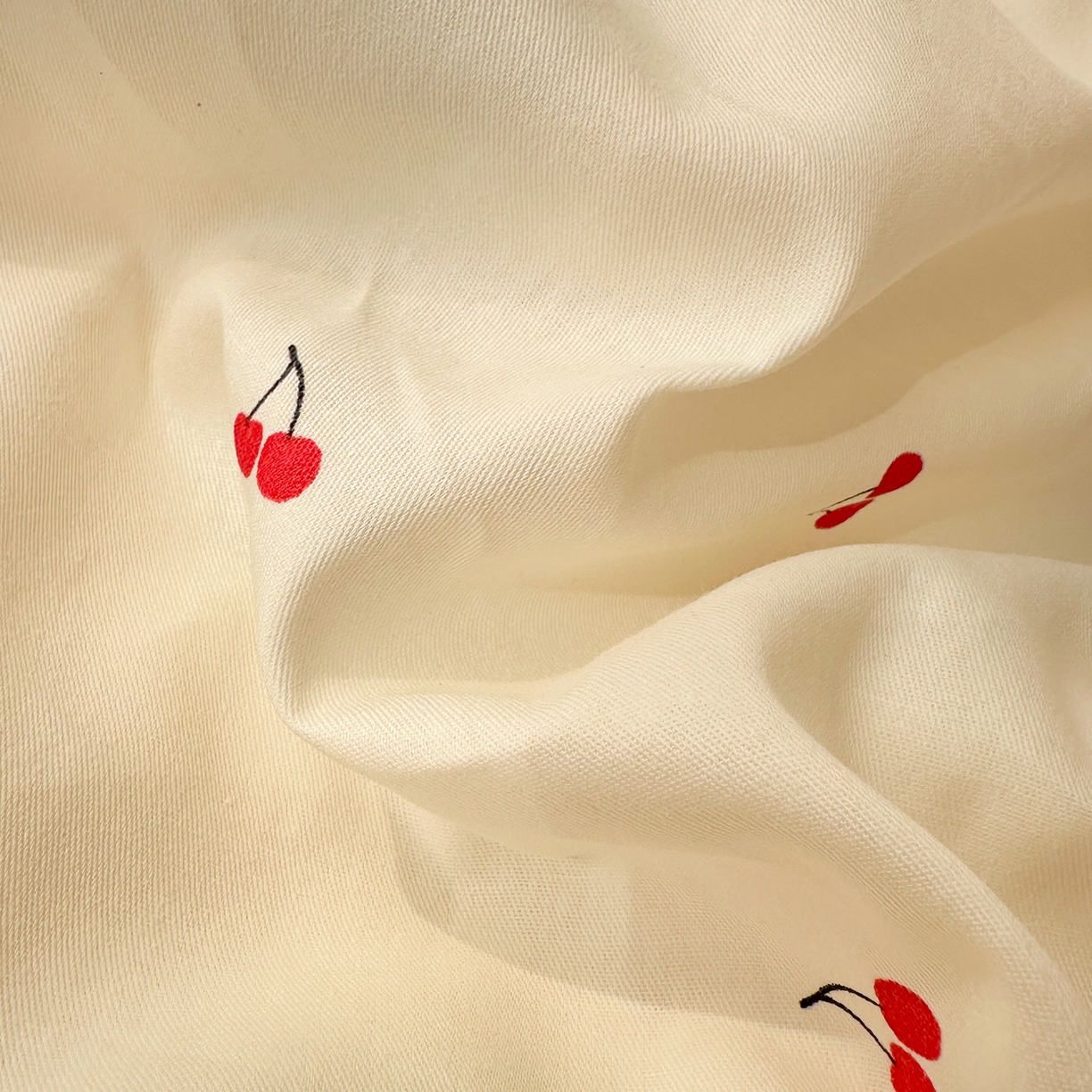 91家纺网 家纺一手货源 找家纺 十里居 2026春夏新款lns花边款全棉纯棉色织水洗棉四件套 樱桃红格