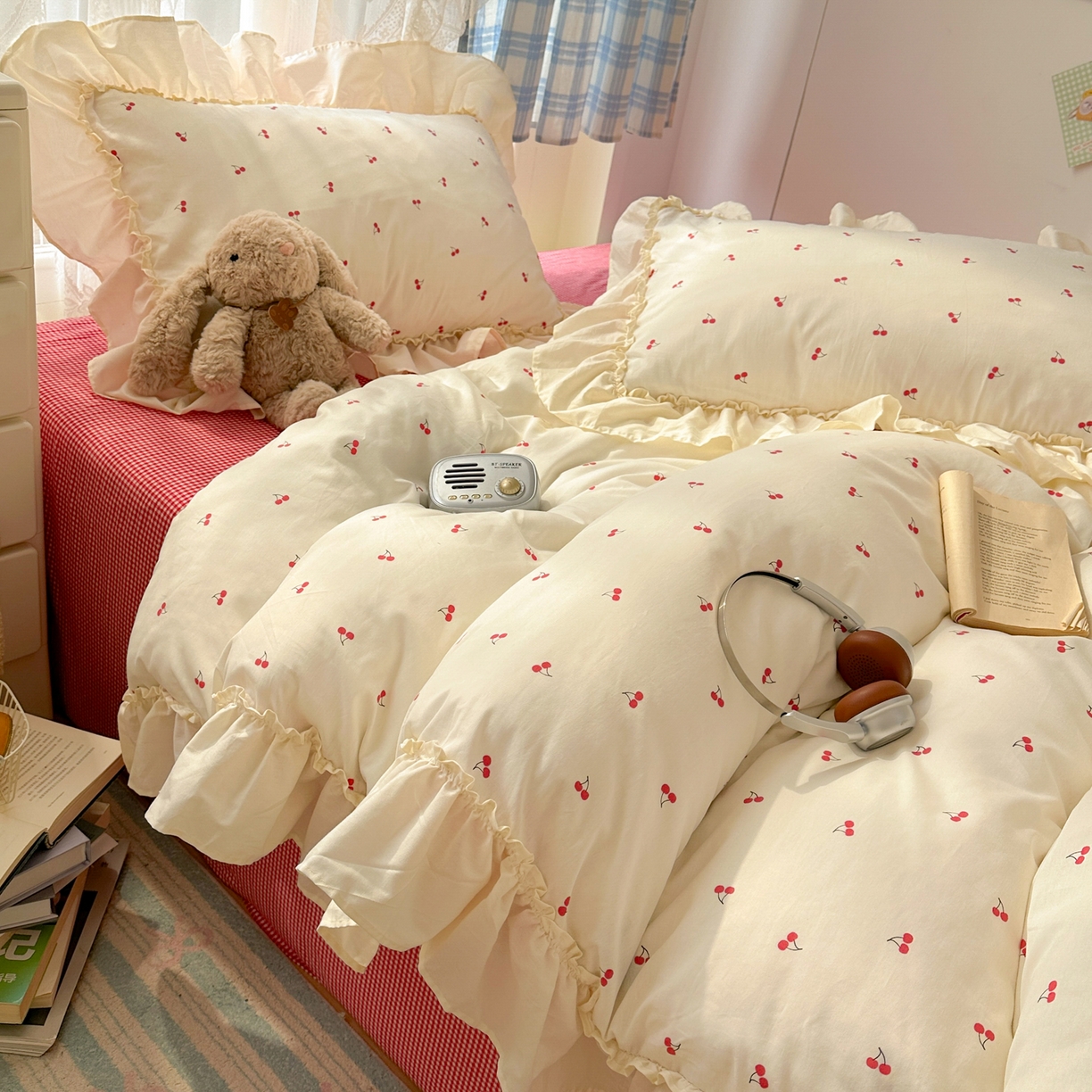 91家纺网 家纺一手货源 找家纺 十里居 2026春夏新款lns花边款全棉纯棉色织水洗棉四件套 樱桃红格