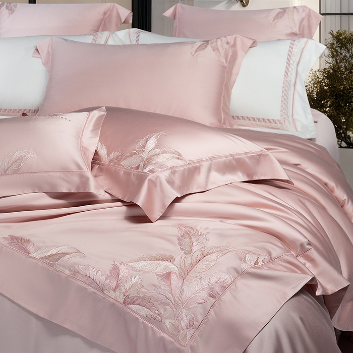 91家纺网 家纺一手货源 找家纺 诗黛尔 2026春夏新款天丝刺绣流绪微梦系列四件套 流绪微梦-落樱粉