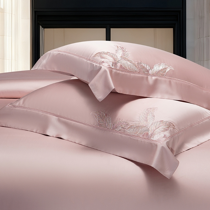 91家纺网 家纺一手货源 找家纺 诗黛尔 2026春夏新款天丝刺绣流绪微梦系列四件套 流绪微梦-落樱粉